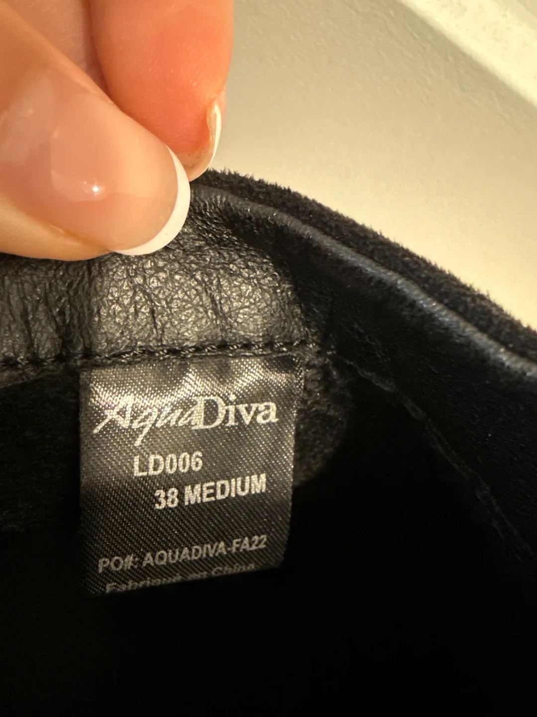 Aqua Diva Black Leather Ankle Boots - Size 8 image indicator(4)