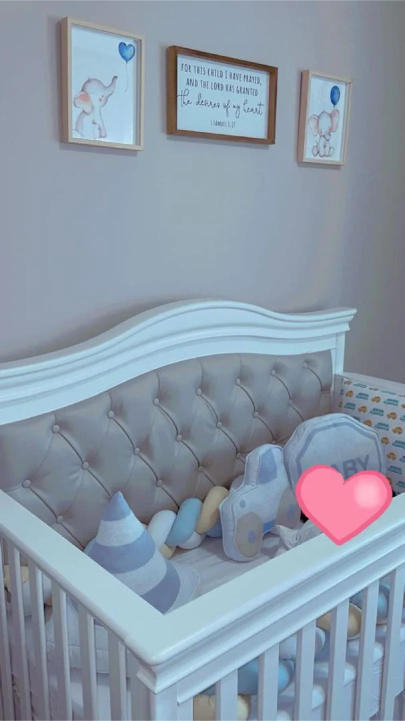 White Baby Crib with the pillow accessories image indicator(3)