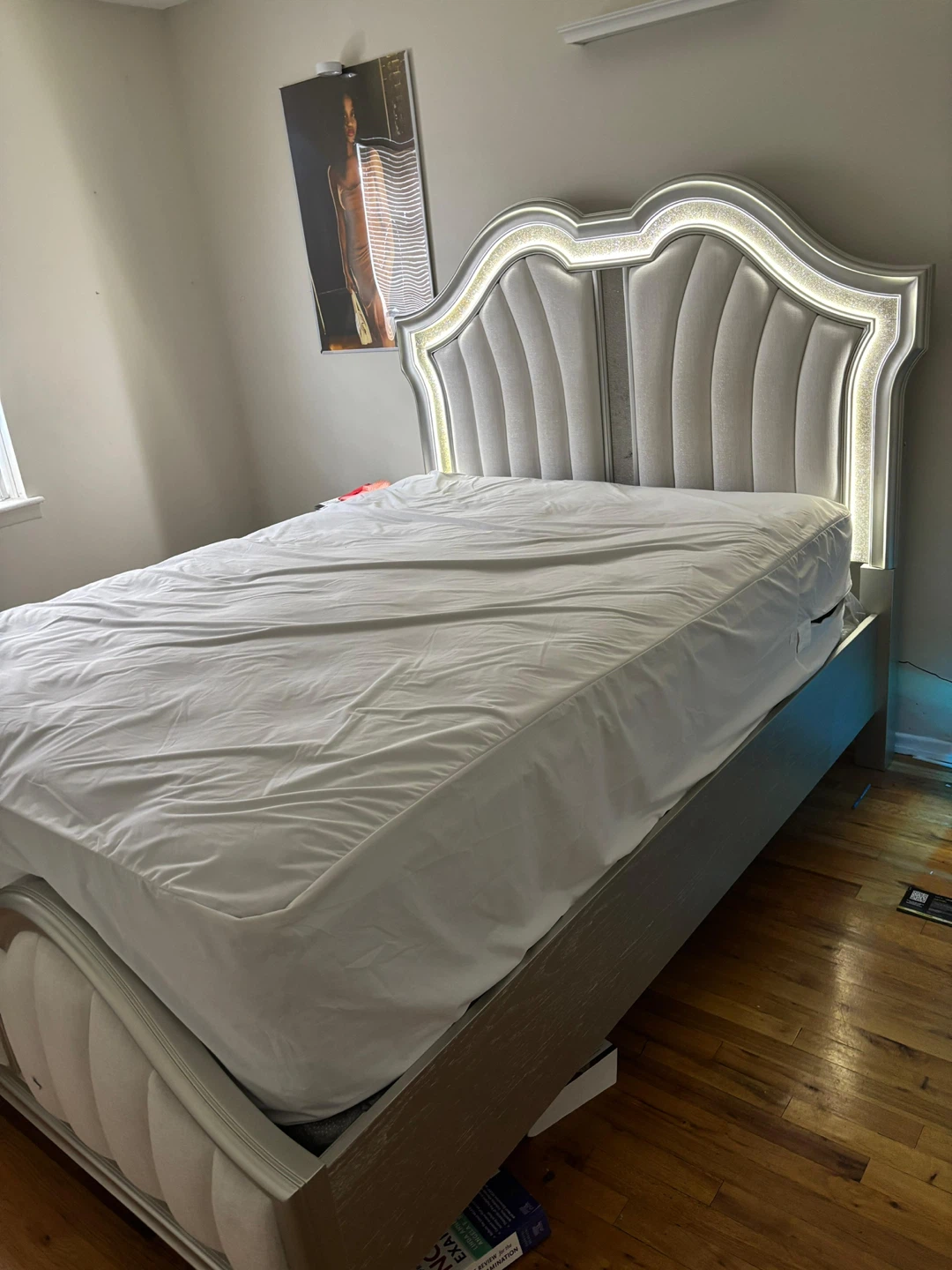 Elegant Queen Bed with LED Lighting + drawer - photo 2