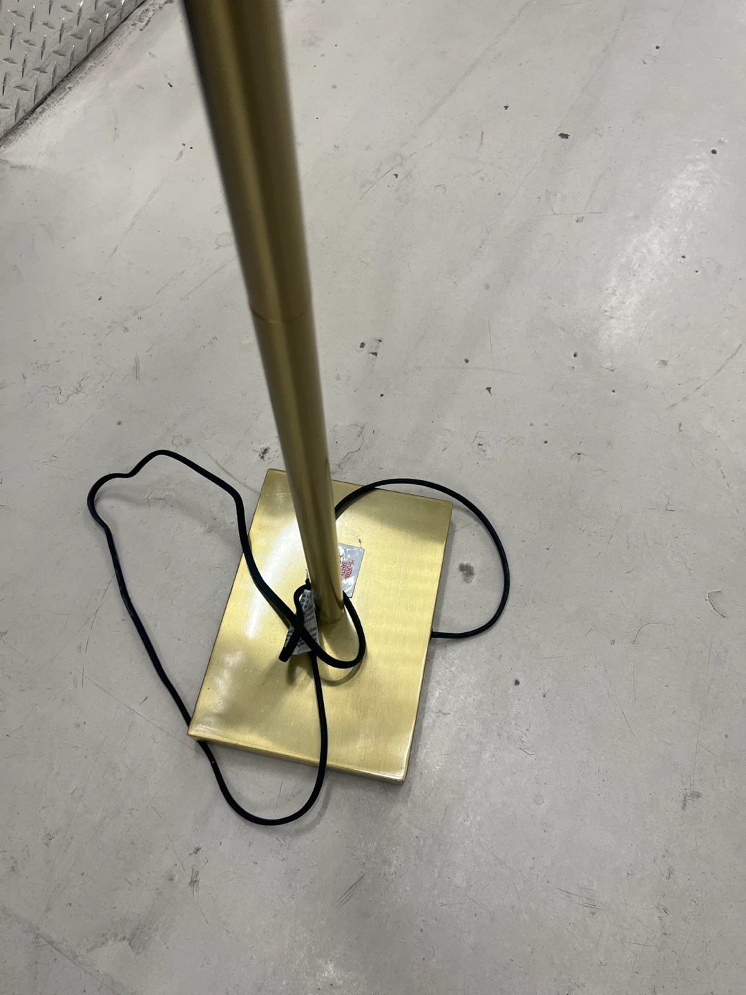 ✨ Safavieh Modern Brass Floor Lamp – Elegant & Timeless Design ✨ - photo 4