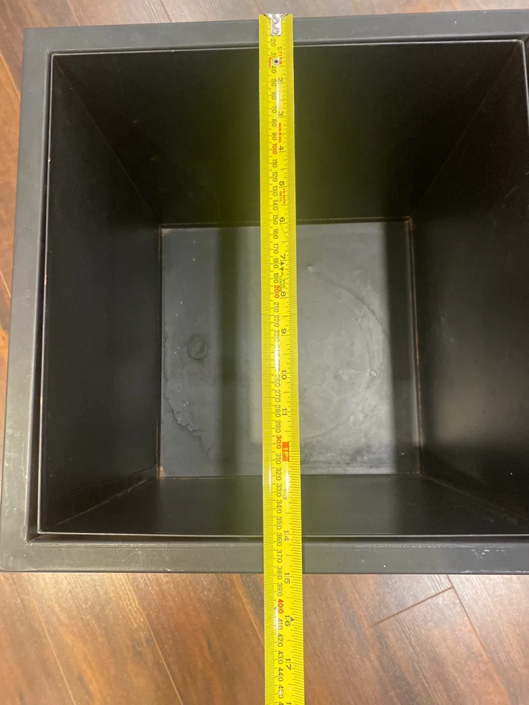 Black Metal Decorative Planter Box image indicator(3)