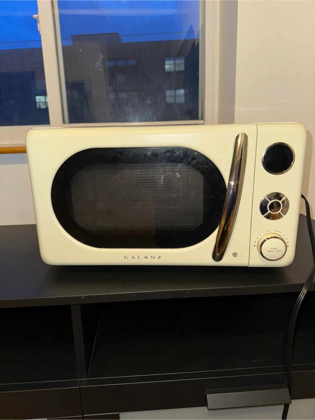Galanz Retro Microwave Oven - photo 2