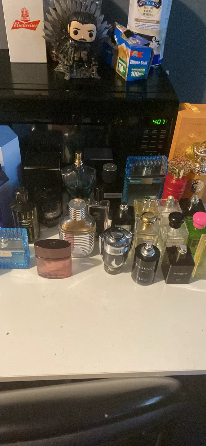 Assorted men fragrance collection Collection image indicator(2)