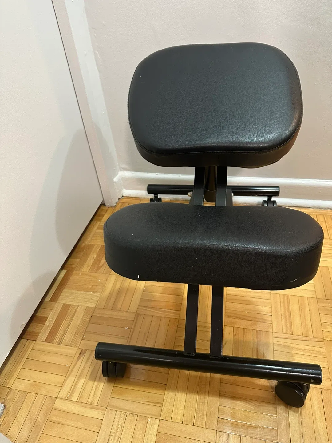 Kneeling Chair - Black thumbnail