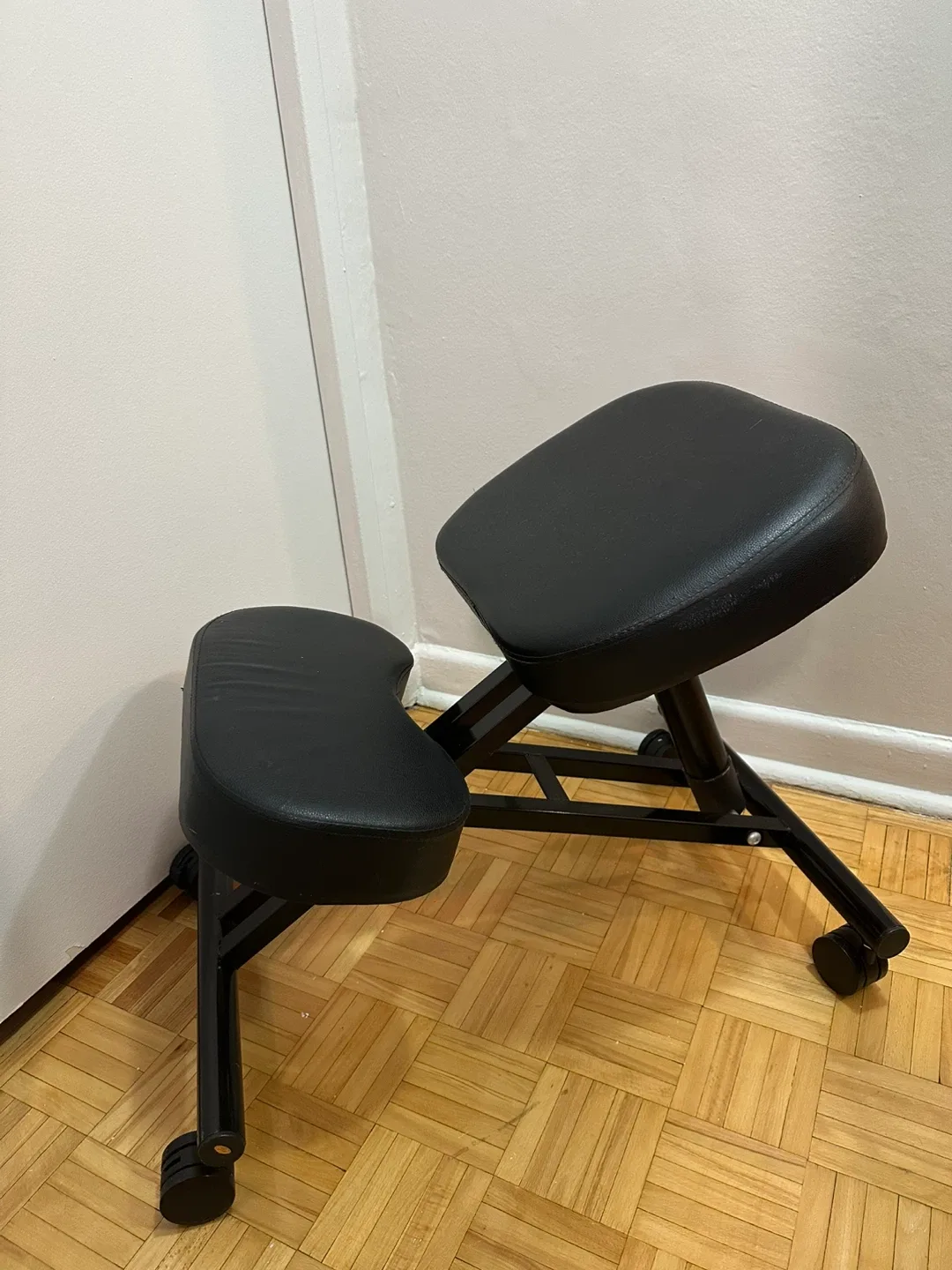 Kneeling Chair - Black image indicator(2)