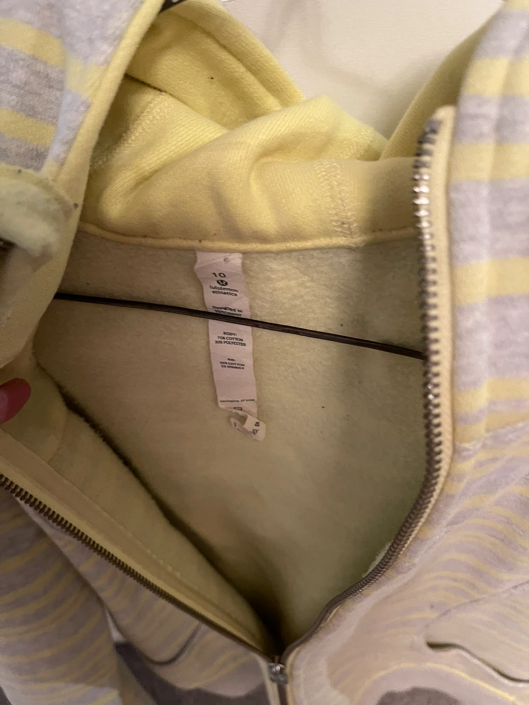 Lululemon Scuba Hoodie - Size 10 - photo 2