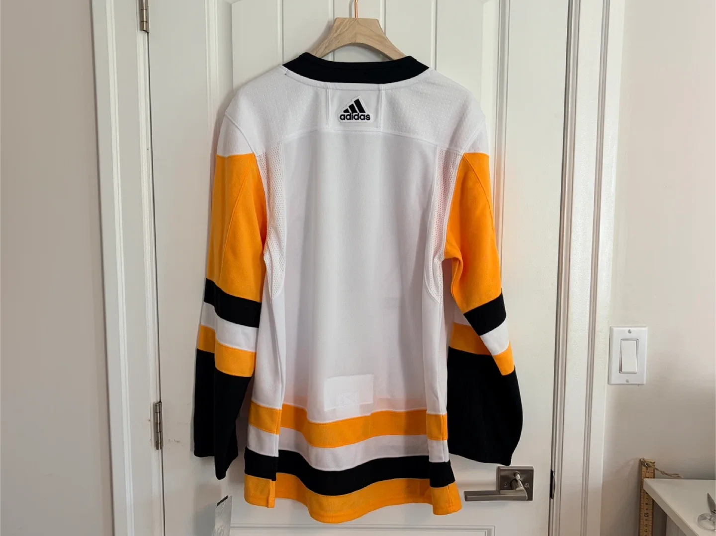 BNWT Authentic Adidas Pittsburg Penguins Jersey Size 46 Small image indicator(5)