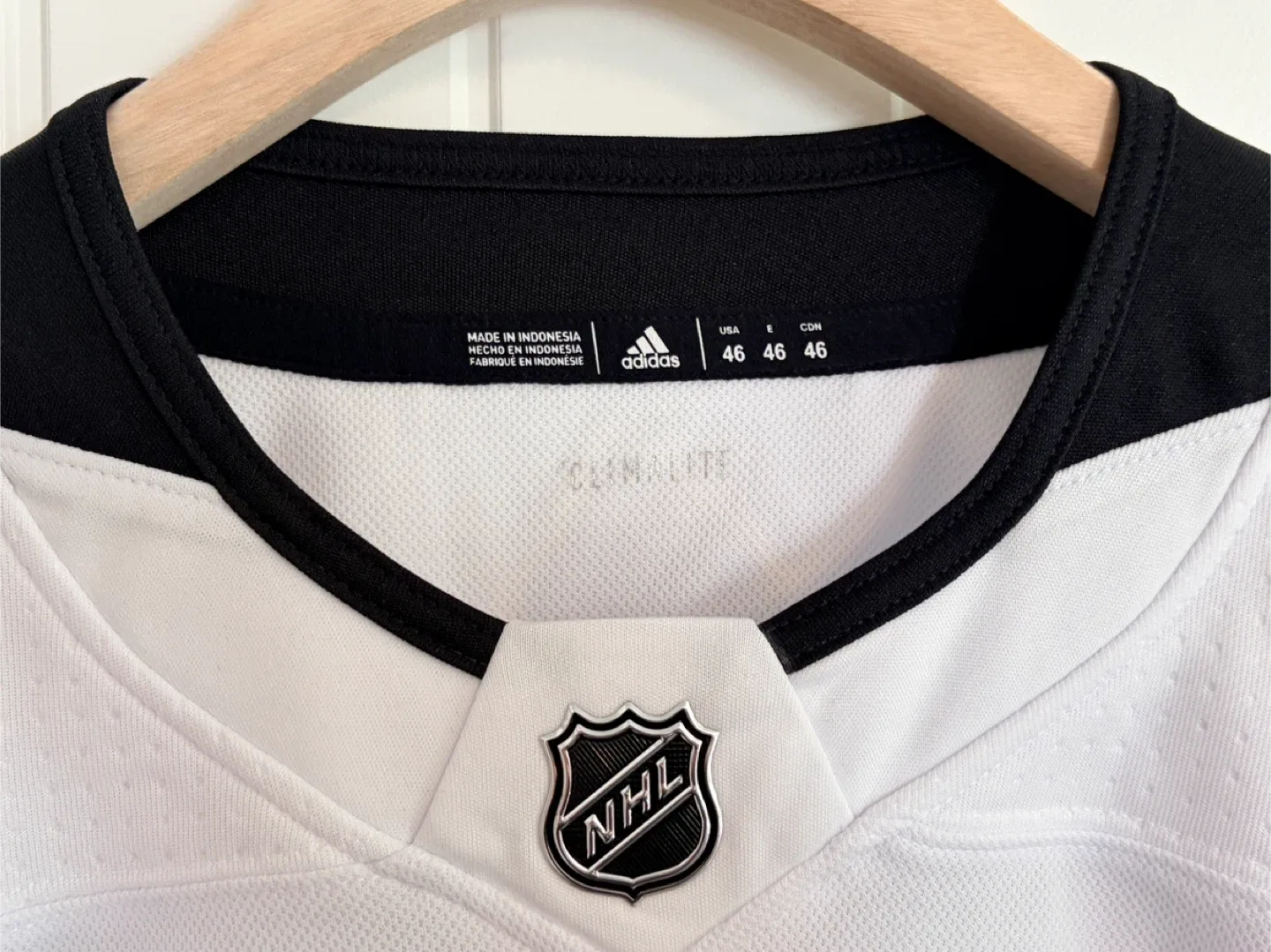 BNWT Authentic Adidas Pittsburg Penguins Jersey Size 46 Small image indicator(3)