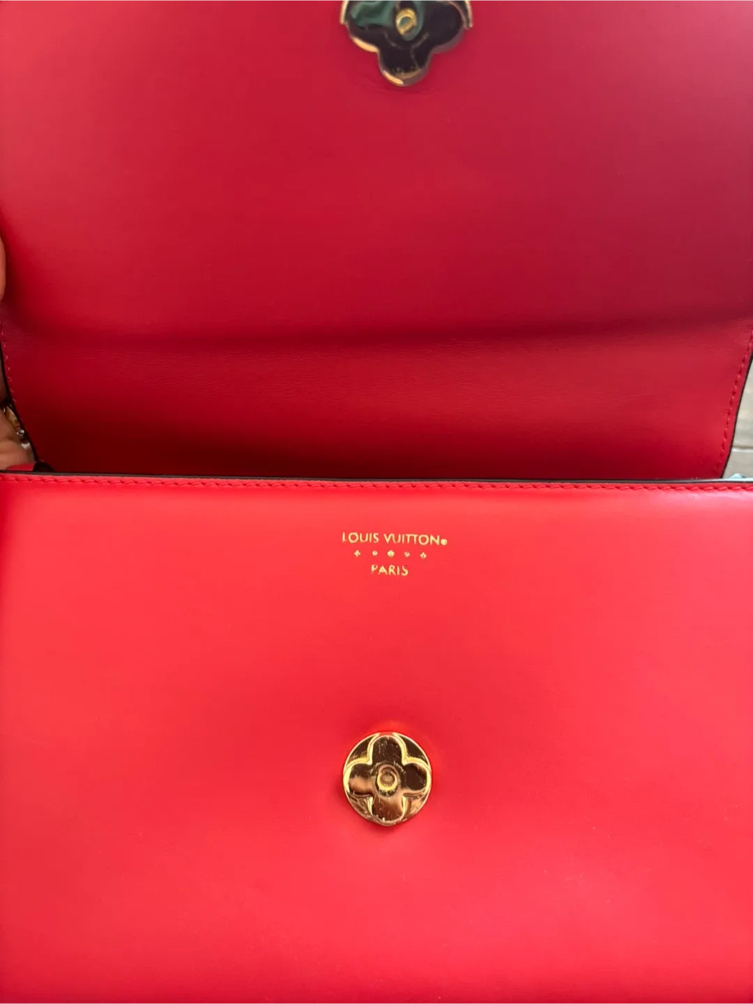 Designer Louis Vuitton Pont 8 crossbody bag image indicator(7)