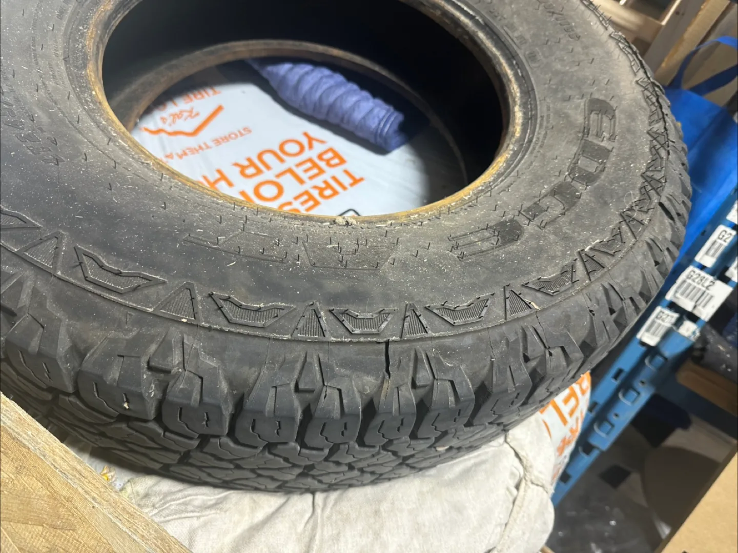 Kelly Tires LT245/75R16 120/116S Tire image indicator(2)