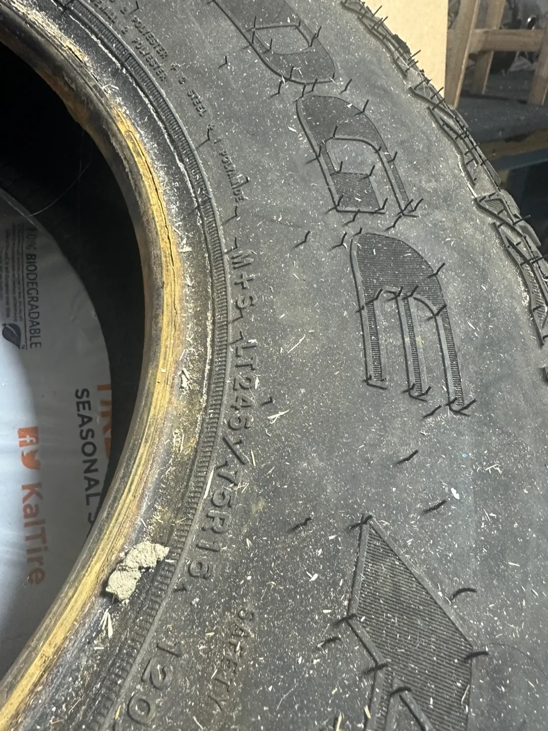 Kelly Tires LT245/75R16 120/116S Tire image indicator(3)