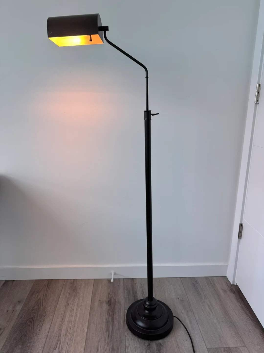 Black Floor Lamp image indicator(2)