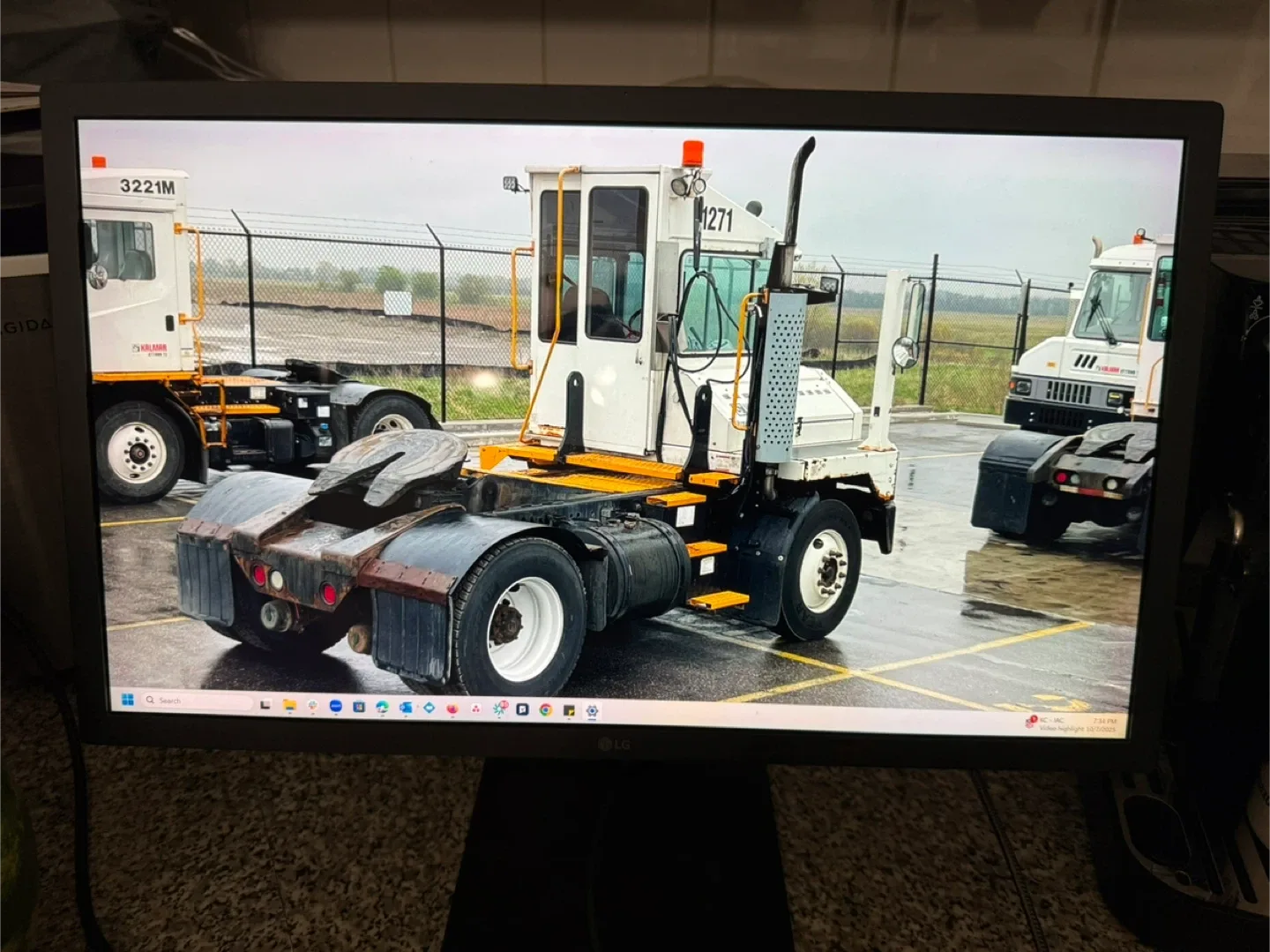 LG ultrafine 4K monitor thumbnail