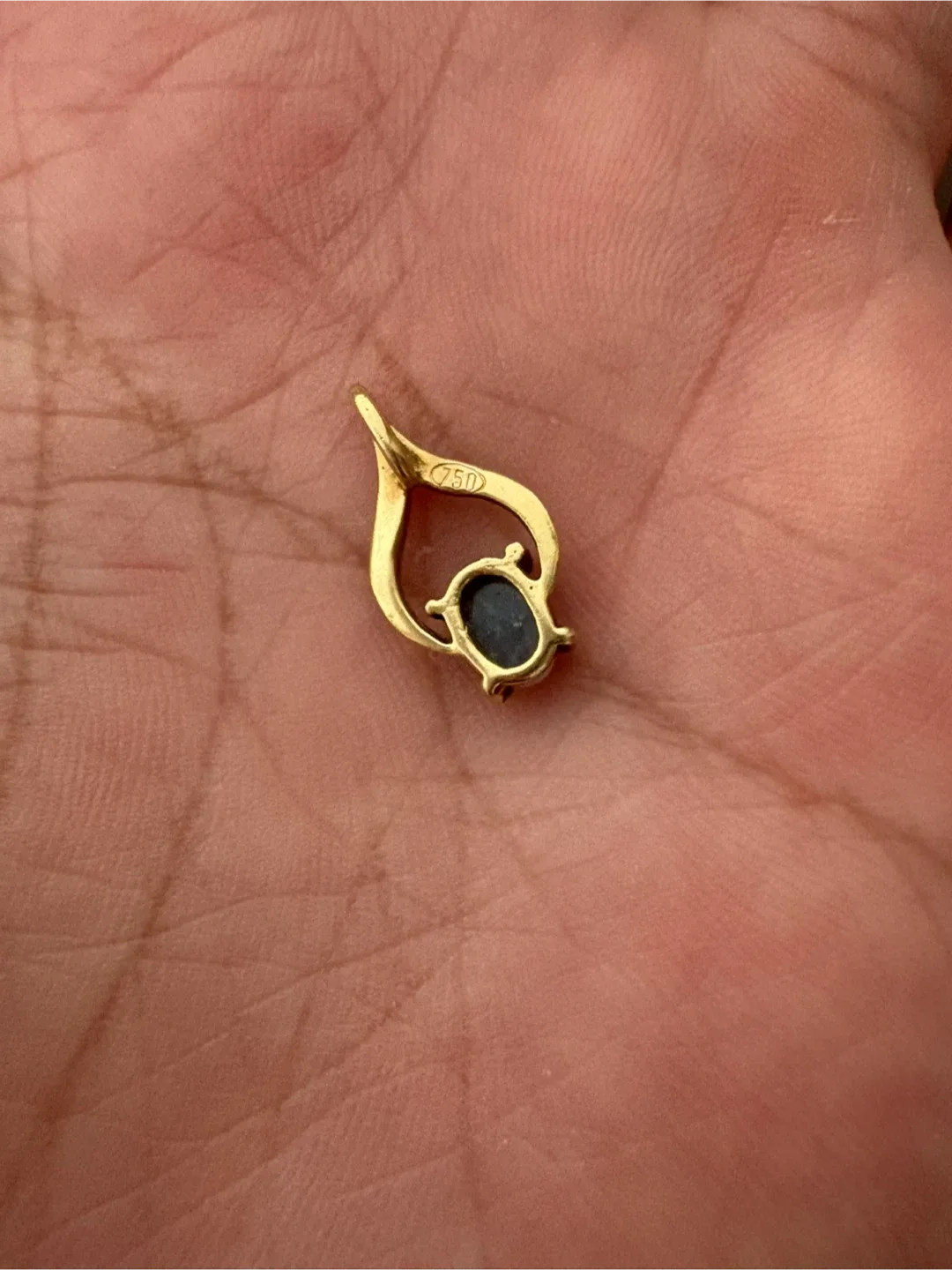 Gold Opal Pendant image indicator(3)