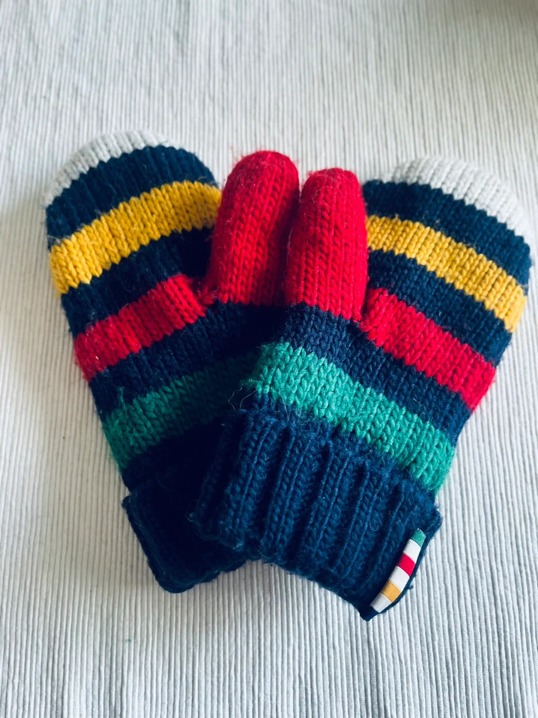 HBC Collection Mittens - Striped image indicator(2)