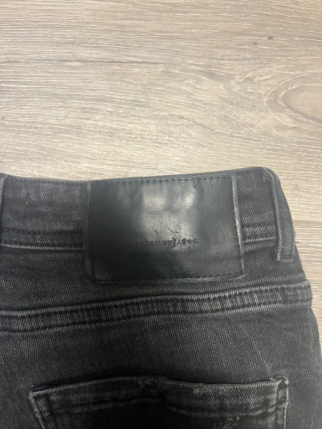Zara Black Distressed Jeans - Size 31 image indicator(6)