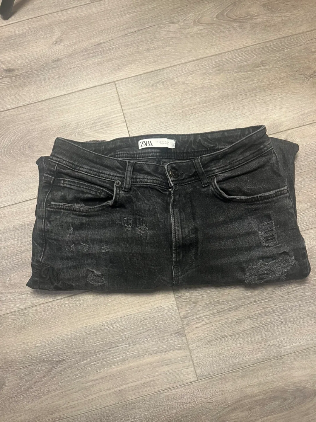 Zara Black Distressed Jeans - Size 31 image indicator(2)