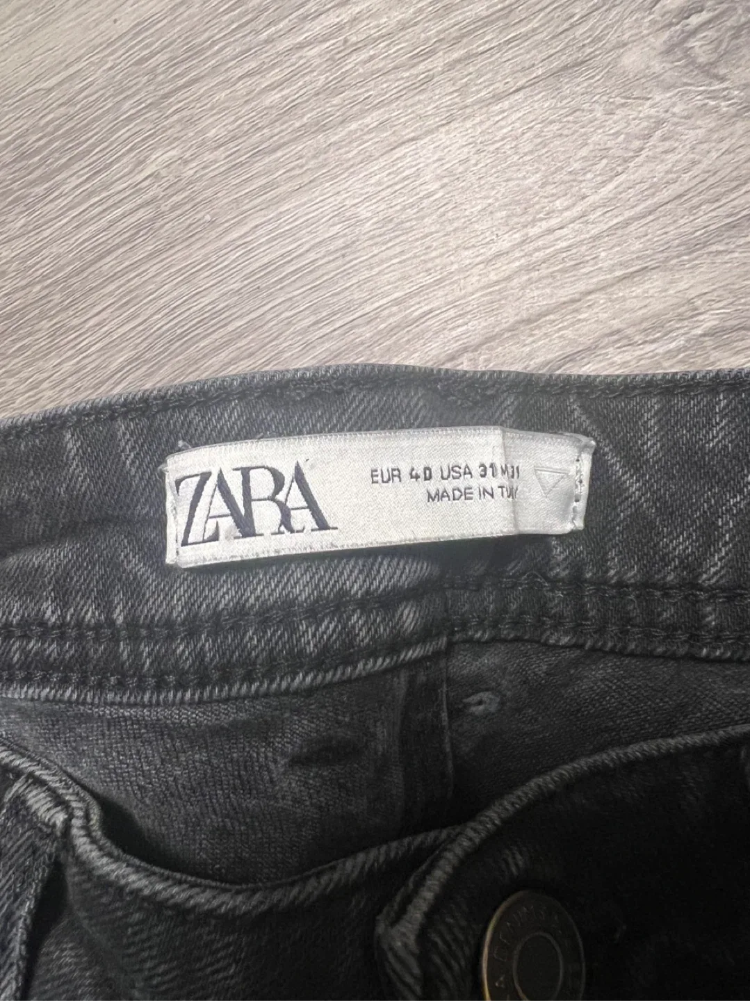 Zara Black Distressed Jeans - Size 31 image indicator(4)