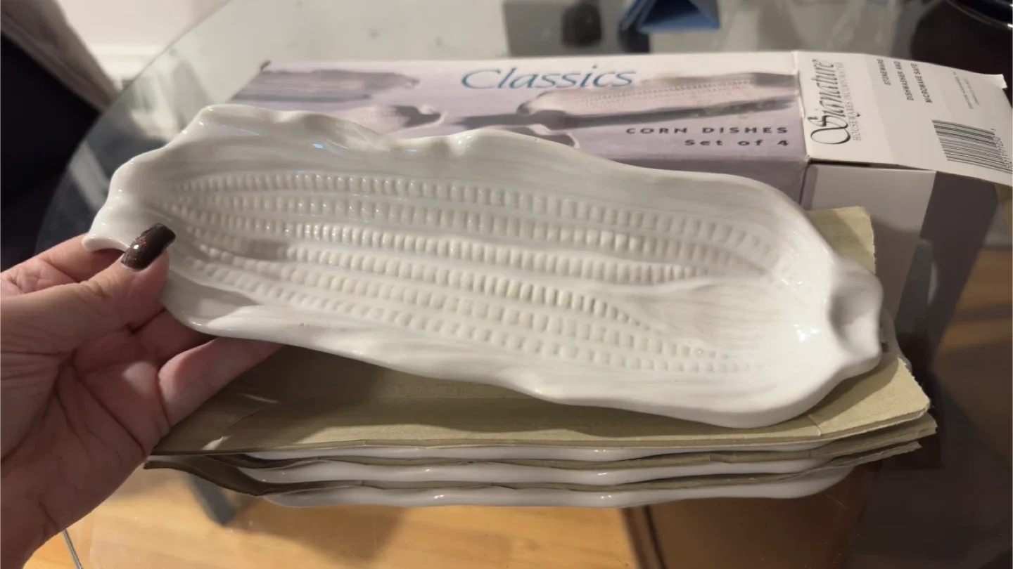 Signature Housewares Classics Corn Dishes - Set of 4 image indicator(4)