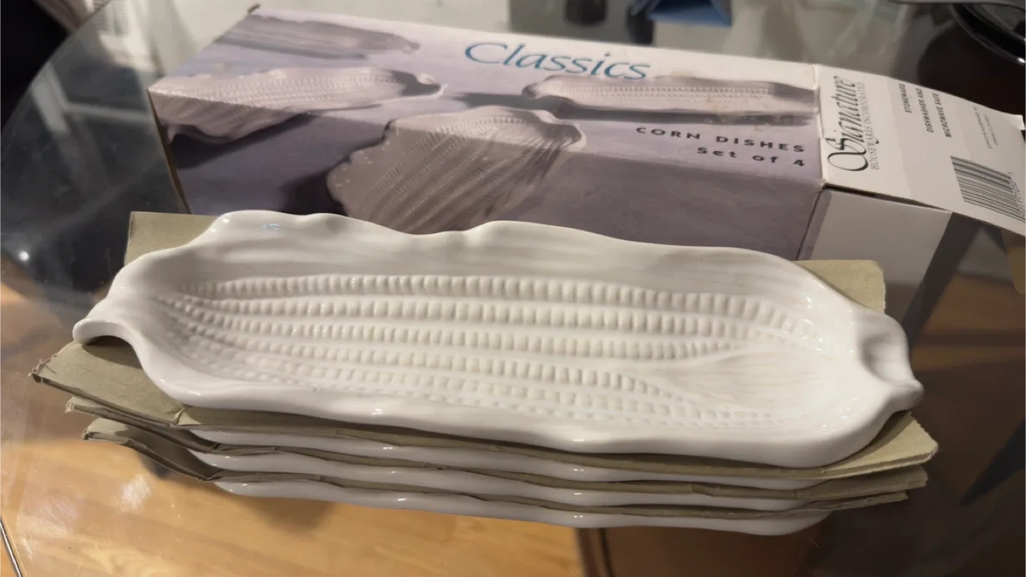 Signature Housewares Classics Corn Dishes - Set of 4 image indicator(3)