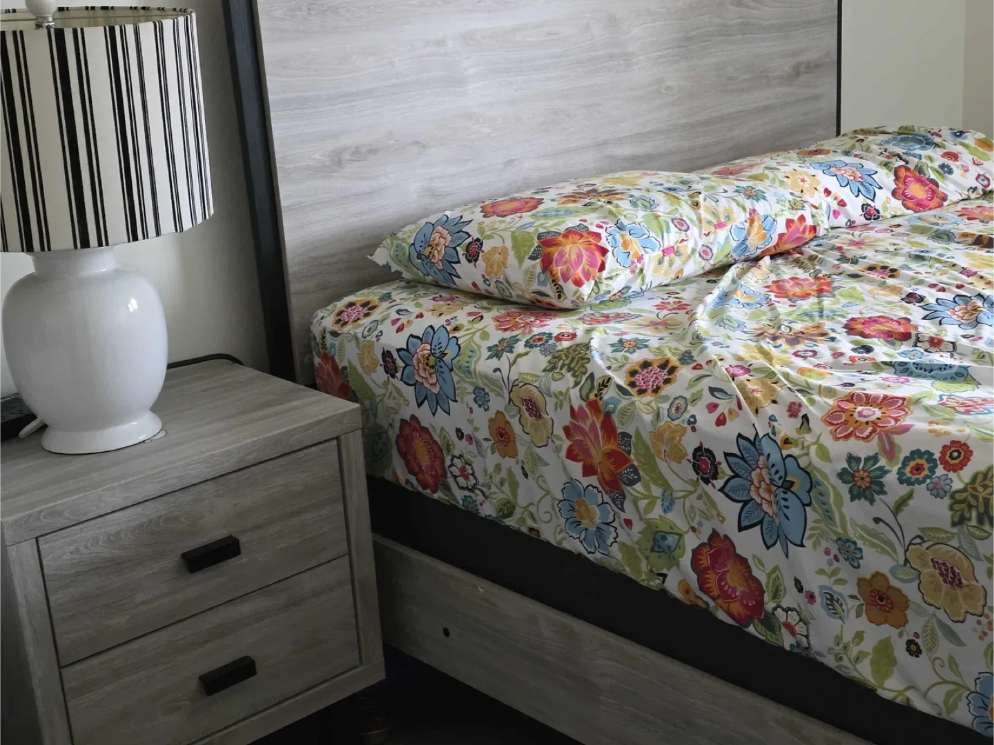 Queen Size Bed Frame - Light Wood Finish image indicator(8)