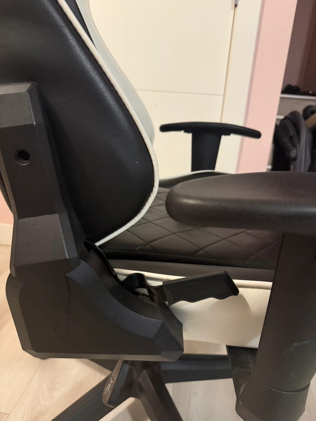 Black and White Gaming Chair - photo 3