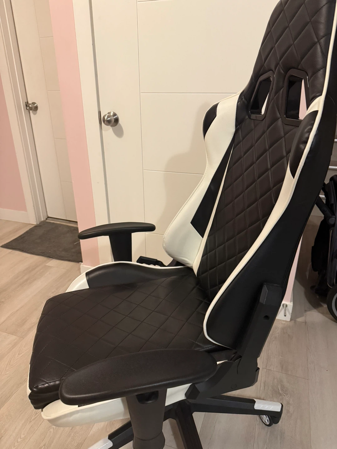 Black and White Gaming Chair - photo 2