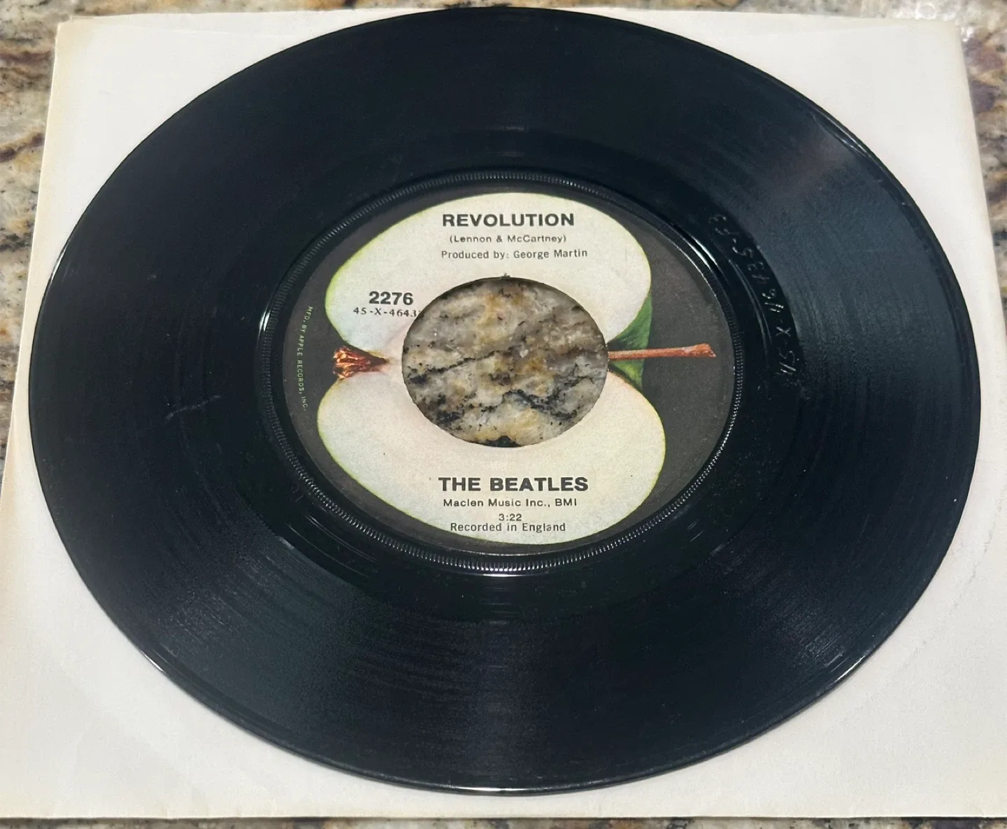The Beatles - Revolution / Hey Jude 7” 45 RPM Record image indicator(2)