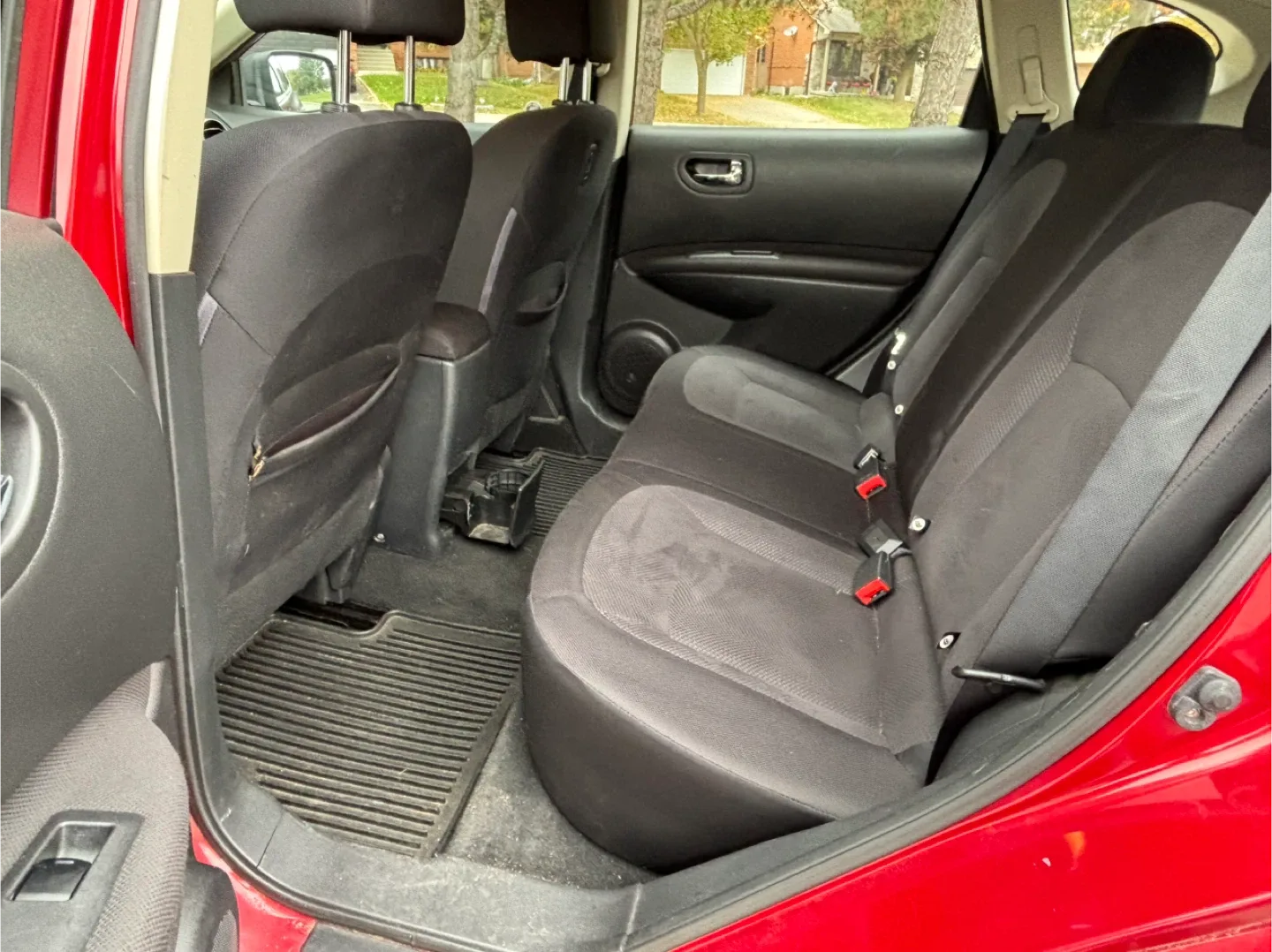 Nissan Rogue - Red SUV image indicator(4)