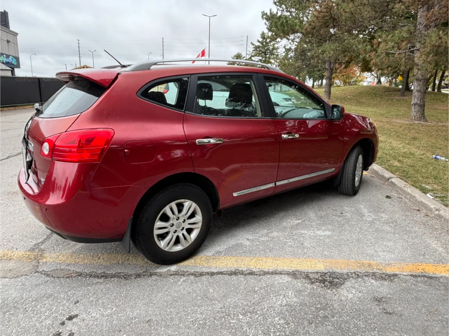 Nissan Rogue - Red SUV image indicator(3)