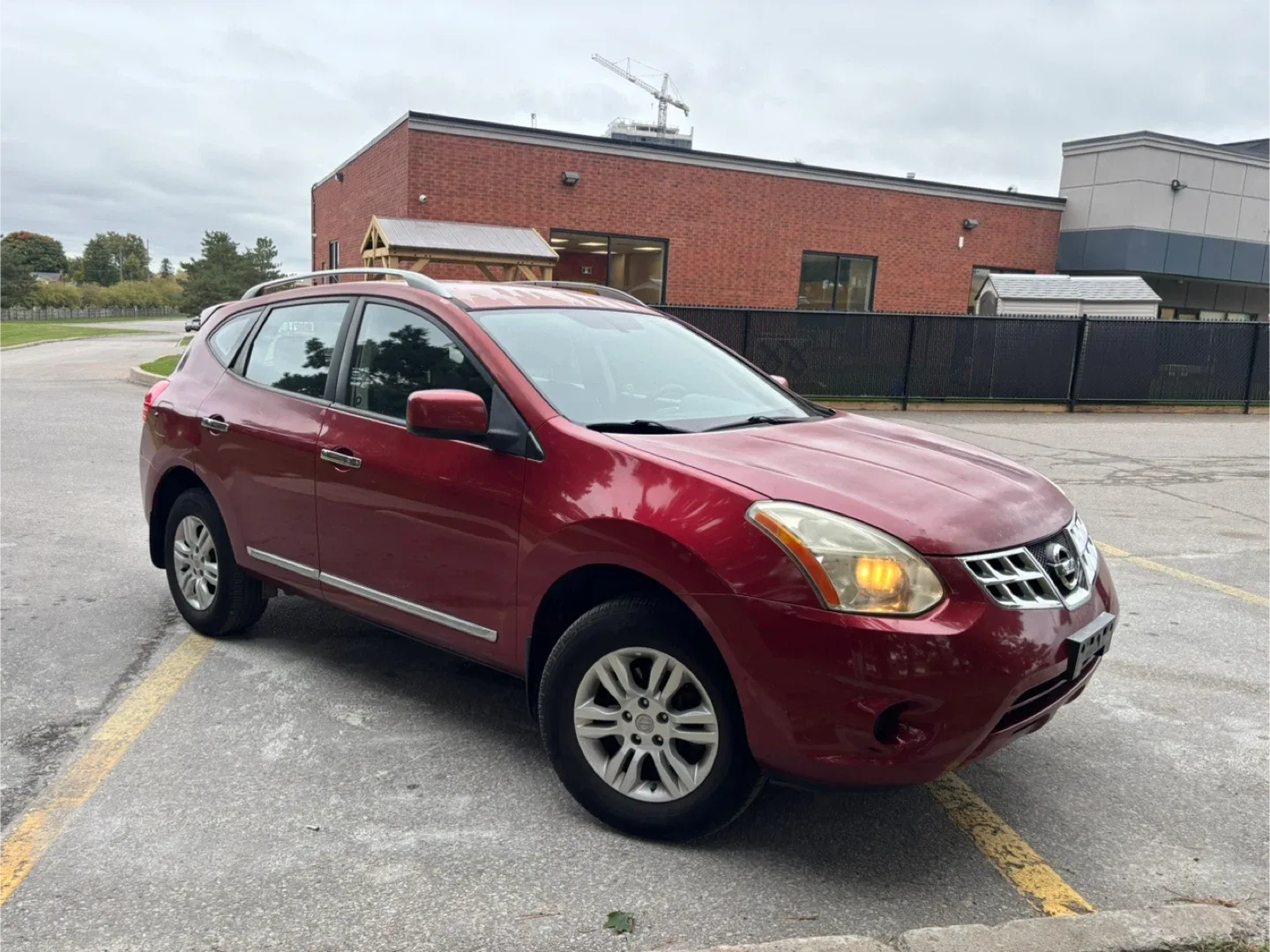 Nissan Rogue - Red SUV image indicator(10)