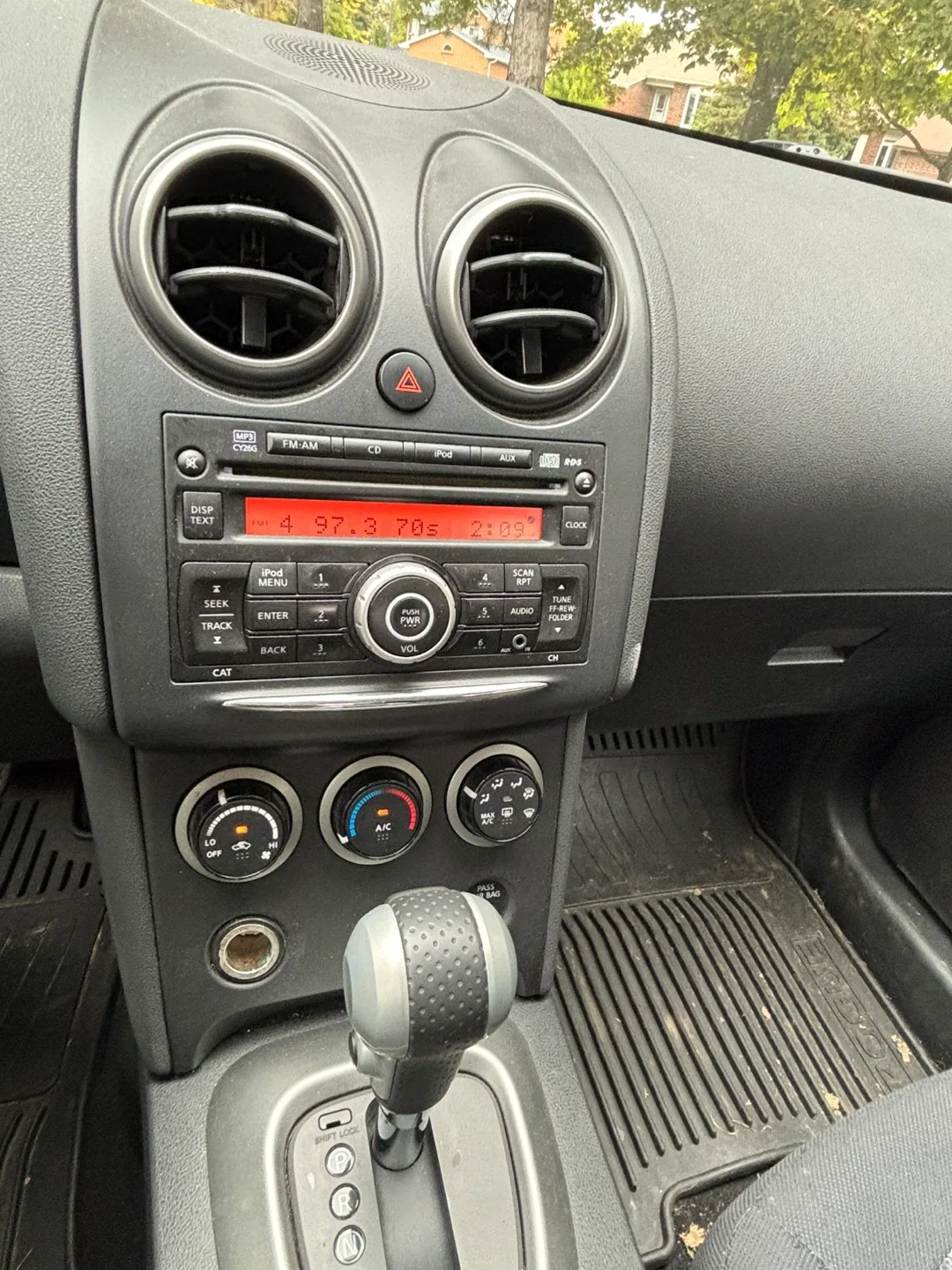 Nissan Rogue - Red SUV image indicator(7)