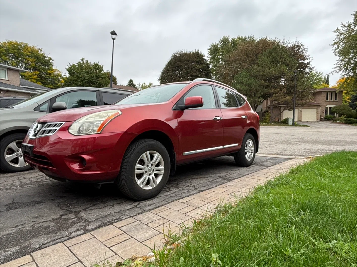 Nissan Rogue - Red SUV image indicator(8)