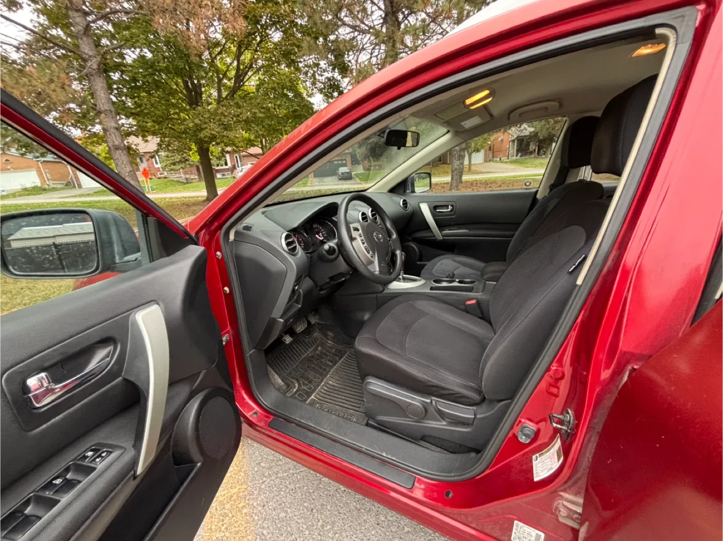 Nissan Rogue - Red SUV image indicator(9)