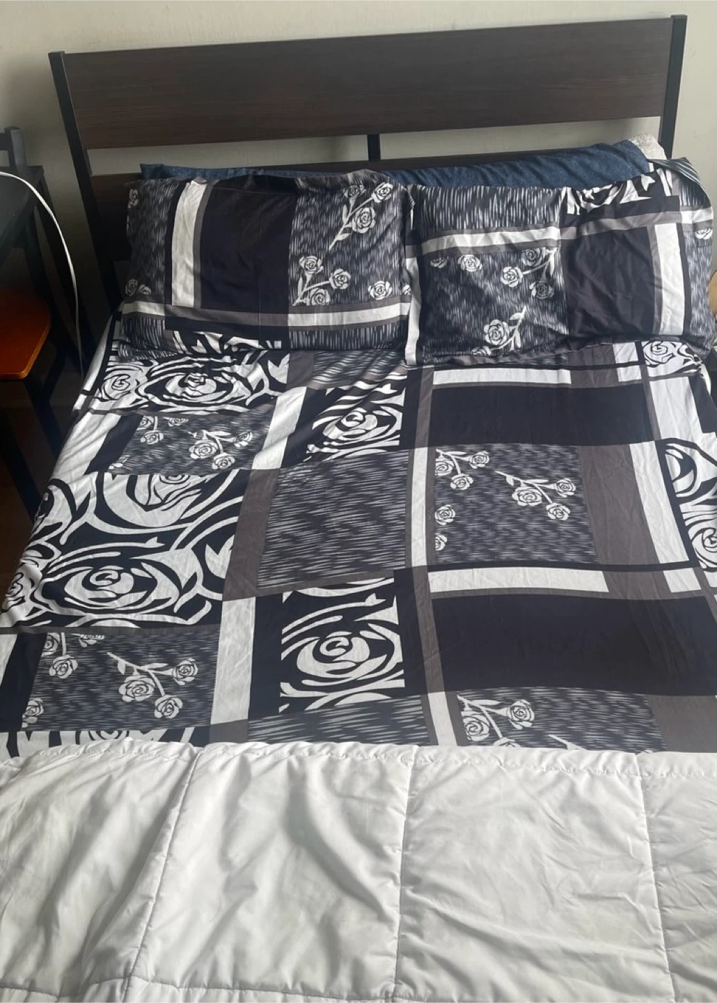 Bed frame and mattress - photo 3