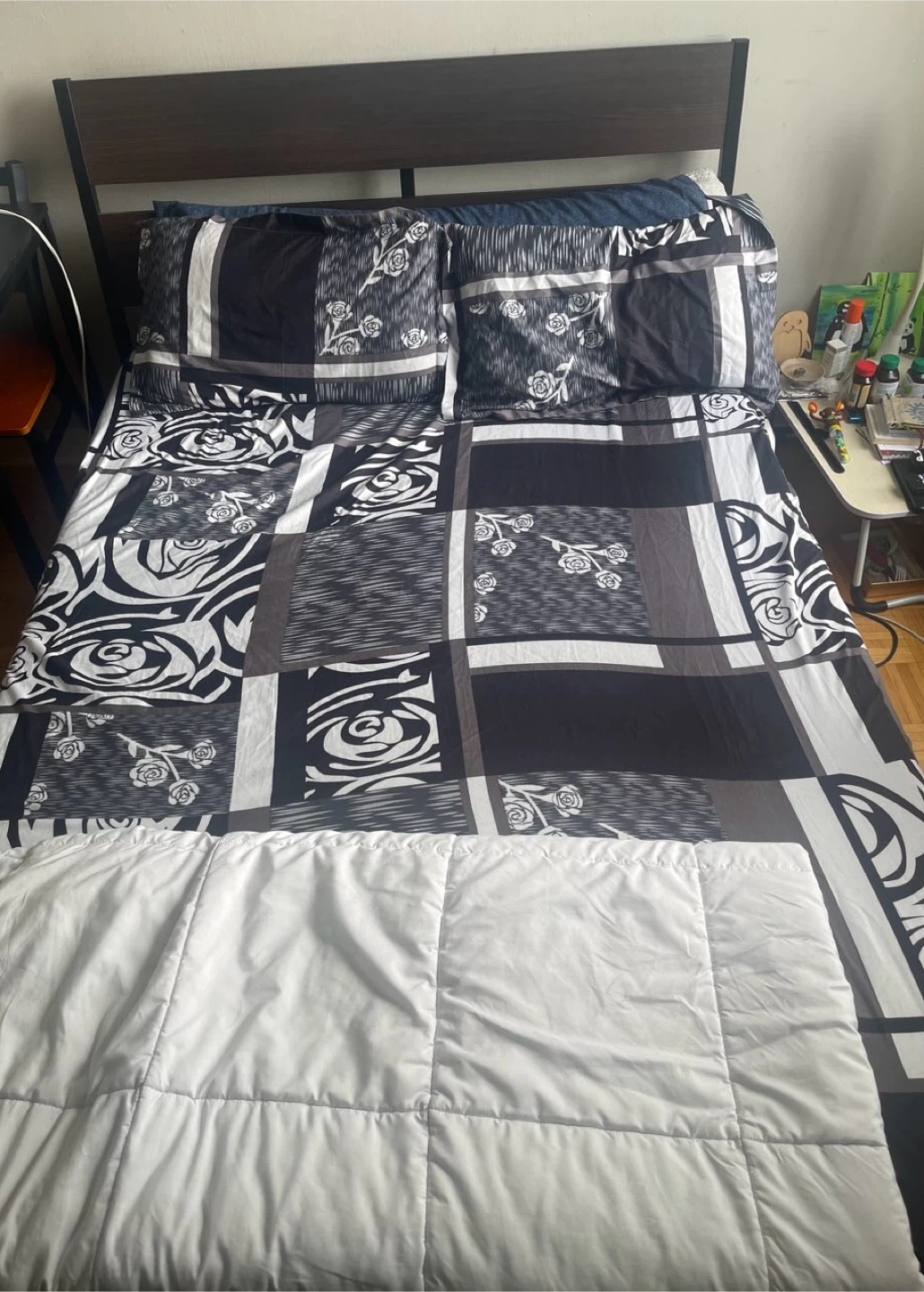 Bed frame and mattress - photo 2