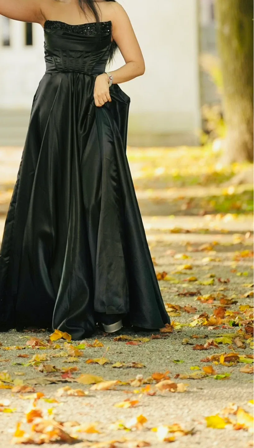 Black Strapless Formal Dress image indicator(2)