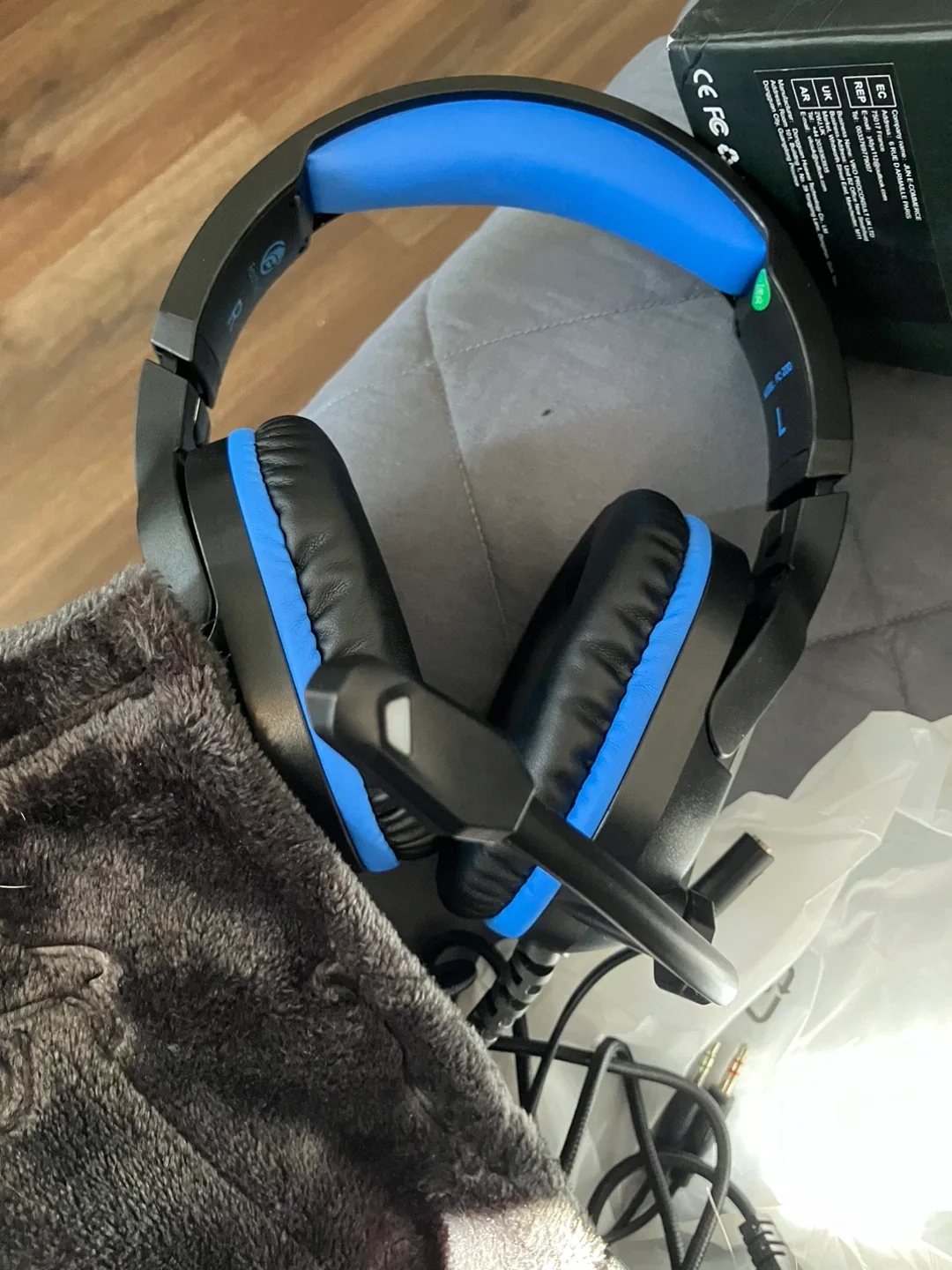 Headphones thumbnail