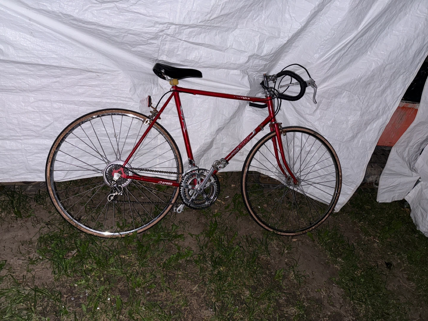 Vintage Red pro tour Road Bike 10-speed