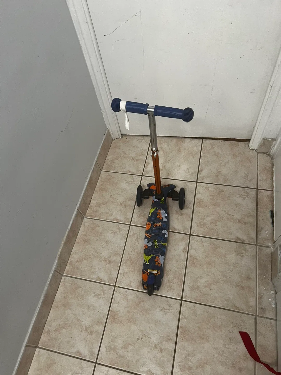 Dino 3-Wheel Kids Scooter image indicator(4)