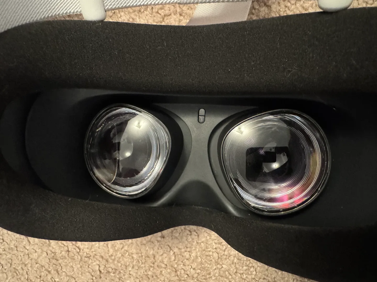 Oculus/Meta Quest 2 VR Headset 256GB image indicator(3)