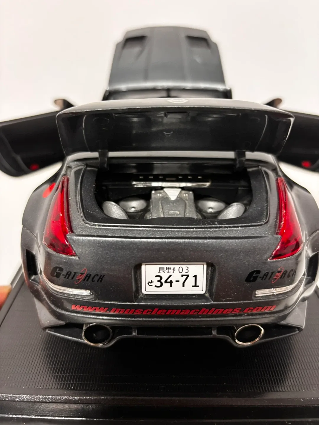 Nissan 350Z 1:18 Muscle Machines – Excellent état image indicator(4)