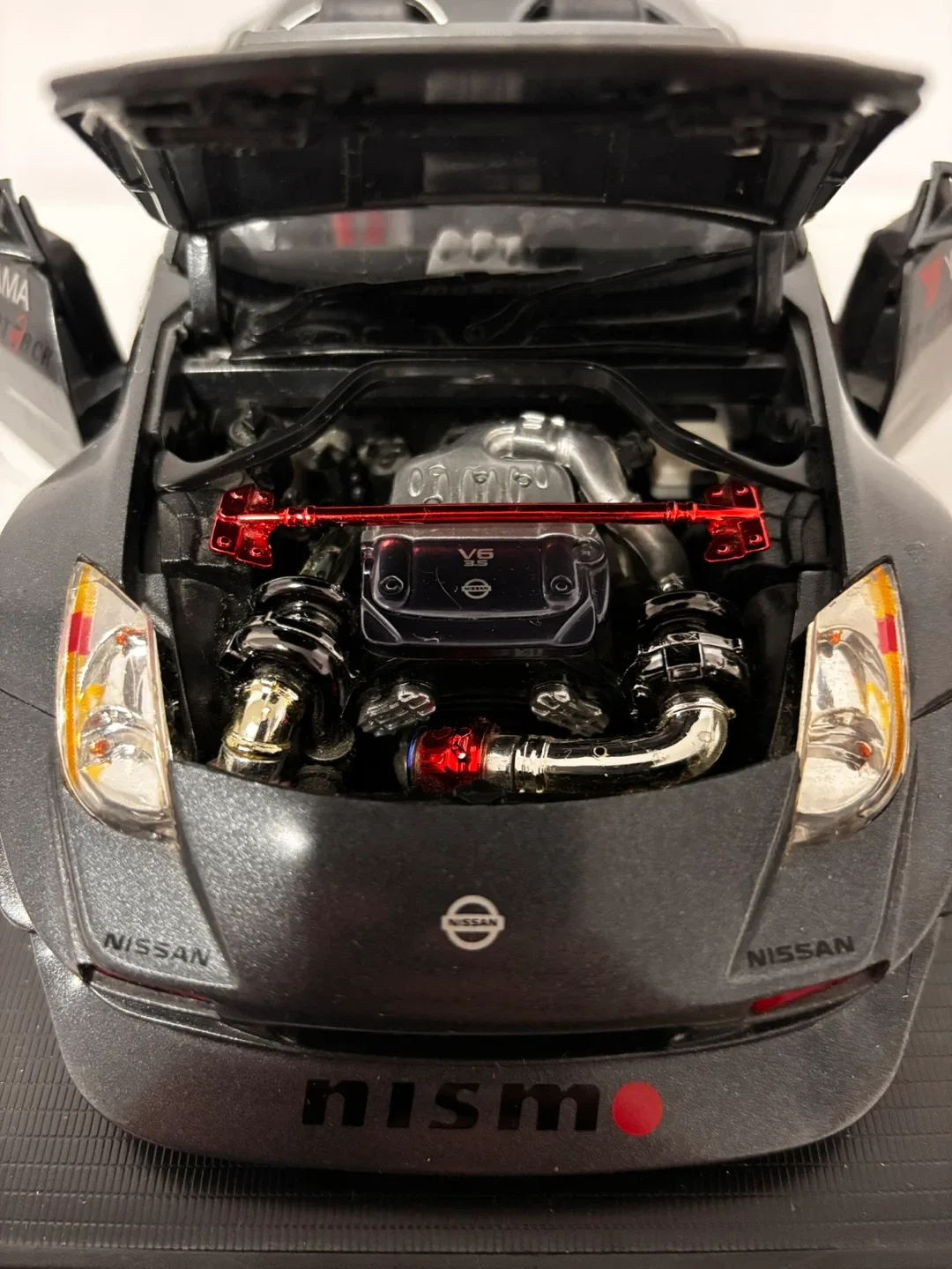 Nissan 350Z 1:18 Muscle Machines – Excellent état image indicator(2)