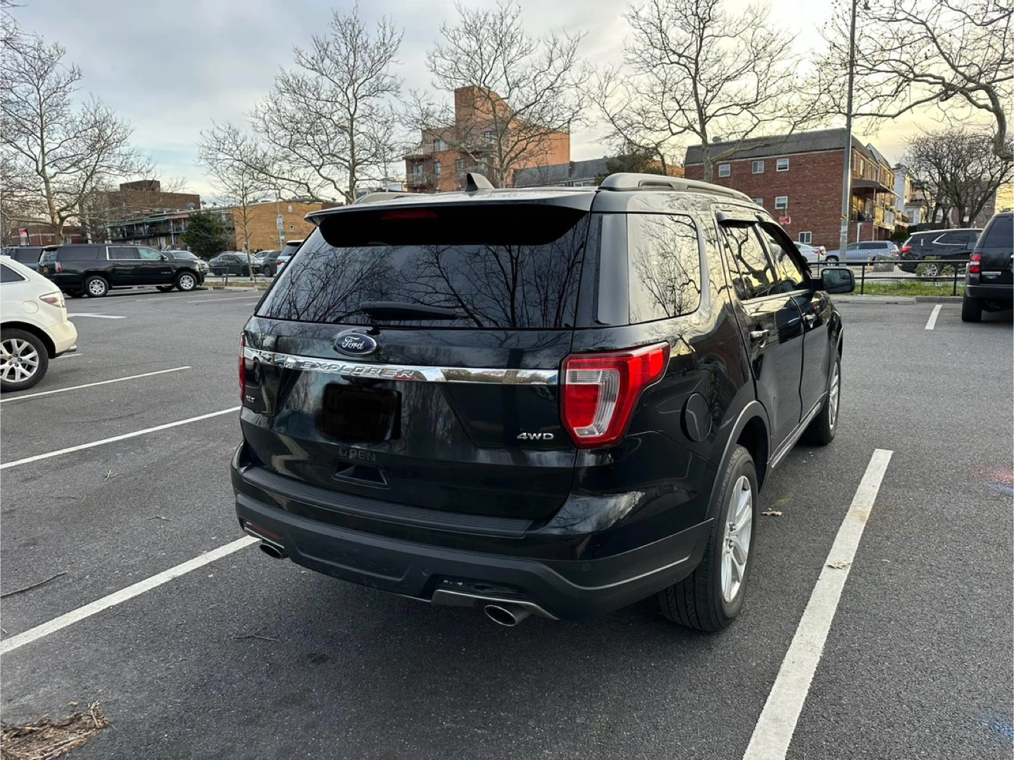 Ford Explorer Black SUV 2018 - photo 4