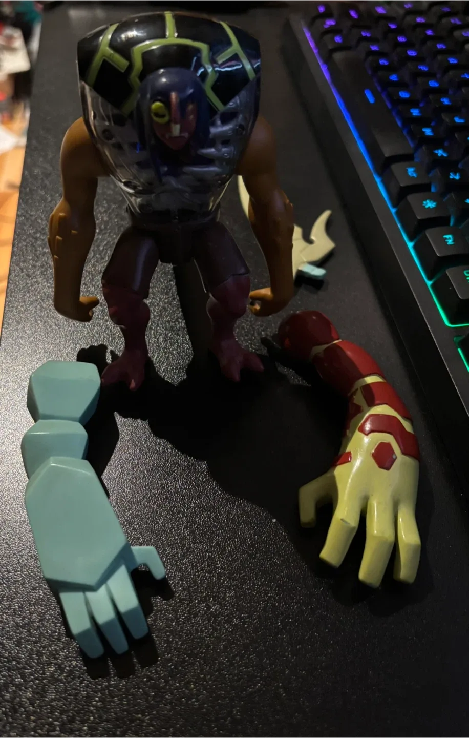 Old action figures - Ben 10 and Indiana Jones image indicator(3)