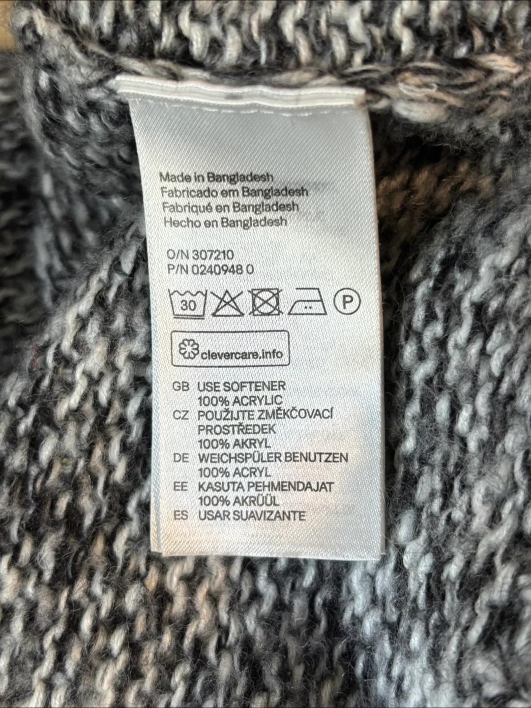 H&M Grey Knit Cardigan - Size M image indicator(8)