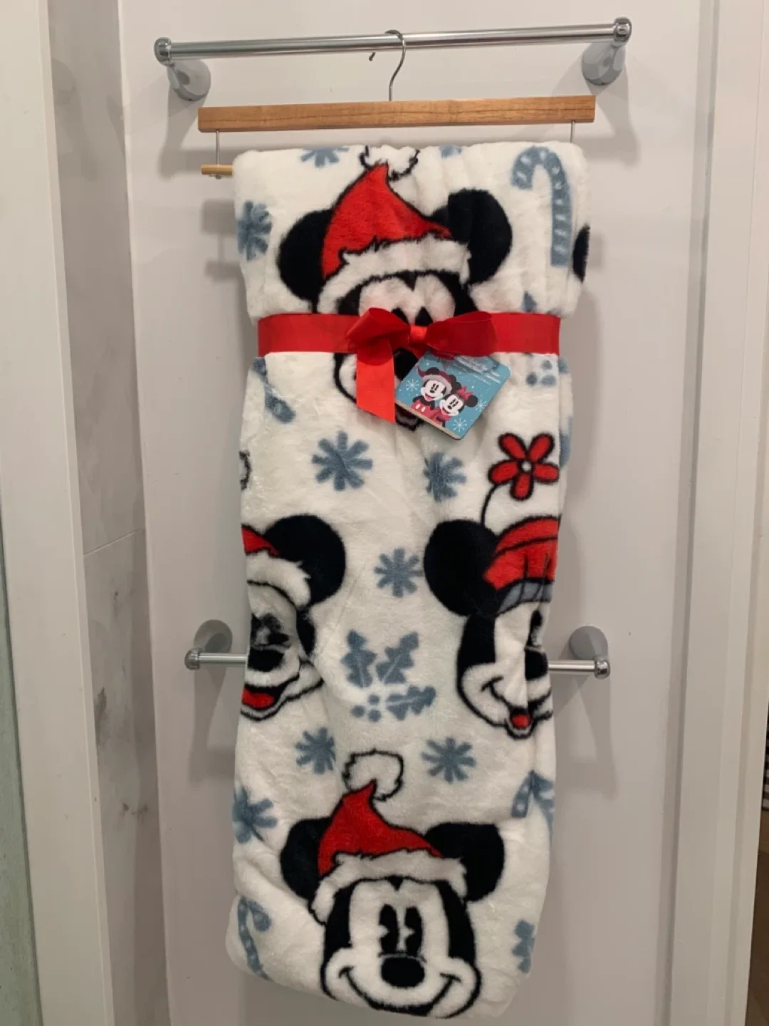 Disney Mickey & Minnie Faux Rabbit Fur Throw - 50x70 in thumbnail