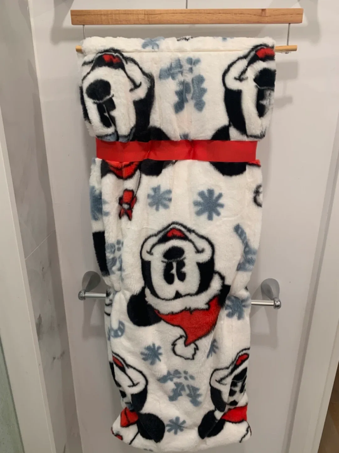 Disney Mickey & Minnie Faux Rabbit Fur Throw - 50x70 in image indicator(4)