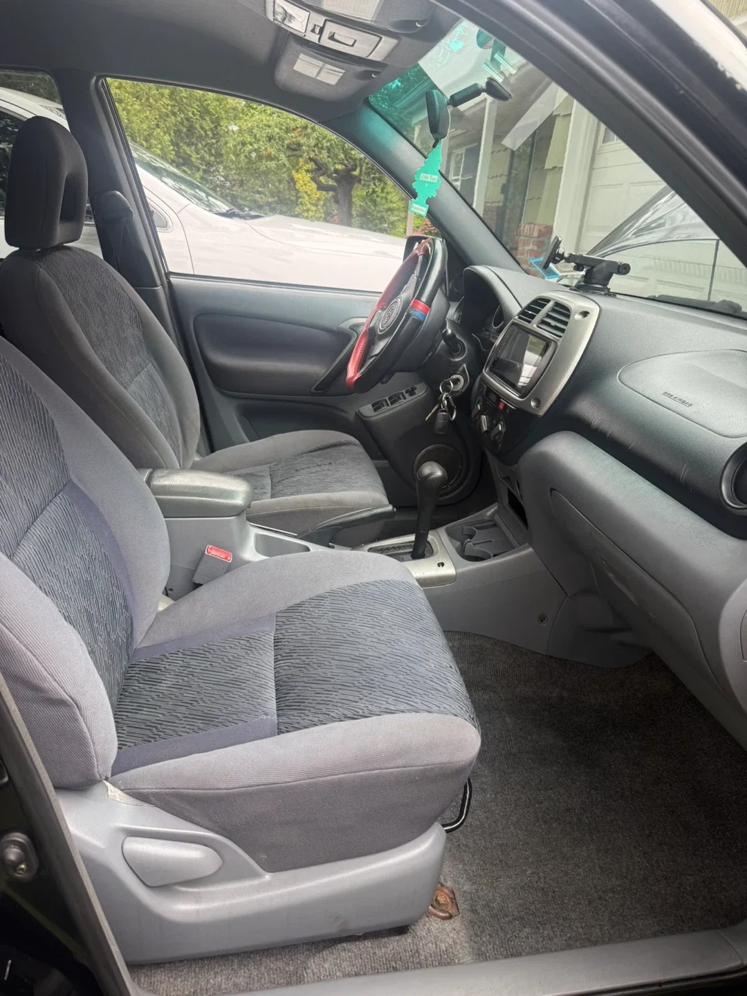 Toyota RAV4 SUV image indicator(5)