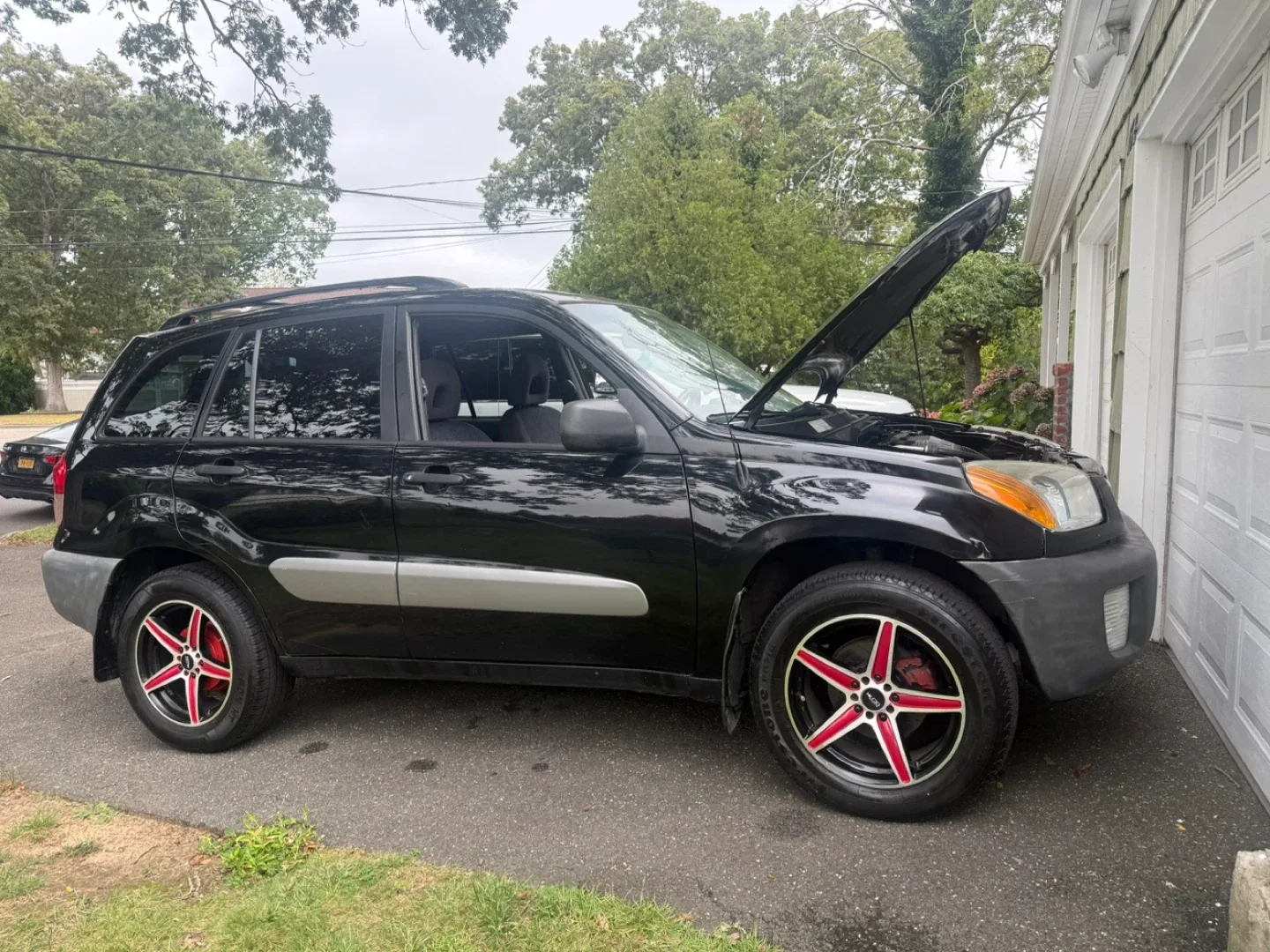 Toyota RAV4 SUV image indicator(4)